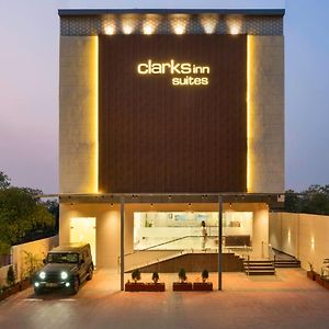Clarks Inn Suites Agra Near Tajmahal